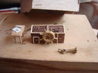 Mesa timón, telegrafo de maquinas y mesa.JPG