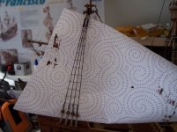 254 Tintando los obenques y flechastes.JPG