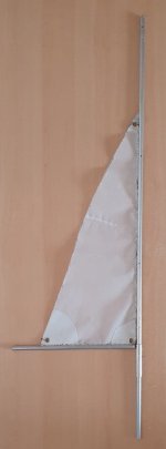 Mayor ajustada la mástil y a la botavara.jpg