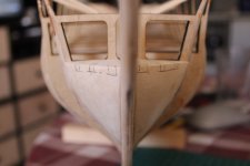 204 MUESCAS EN BLOQUE DE PROA.JPG