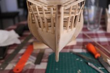 208 MONTAJE Y PEGADO ARMAZON PROA.JPG