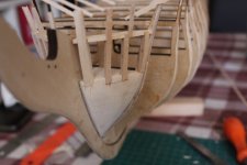 209 MONTAJE Y PEGADO ARMAZON PROA.JPG