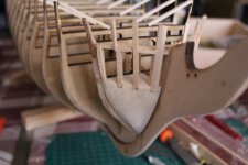 210 MONTAJE Y PEGADO ARMAZON PROA.JPG