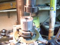 CIMG7668 taladro agujeros suj. a motor.JPG