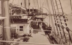 FOTO 19 - CUBIERTA - PORTÓN  Y ESCALA ORIGINAL.jpg