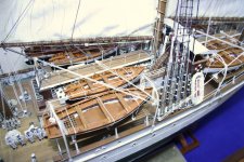 FOTO 22 - CUBIERTA -PUENTE Y BOTES POPELES.JPG