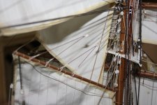 FOTO 49 - JARCIA DE MANIOBRA - DRIZAS DEL PICO Y BOTAVARA DEL TRINQUETE.JPG