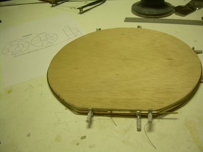 circulo de madera para curvado del latón.