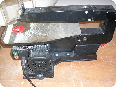Eso si en maquinaria lo que haga falta,jeje.<br />Super maquina de precisión comprada en ebay, me costo cuatro perras y va de cine.