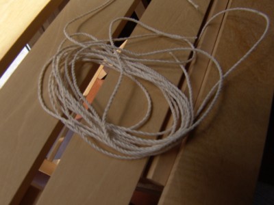 3 cordones de 4 hilos de lino nº 80 cada uno. diametro total 1,3 mm