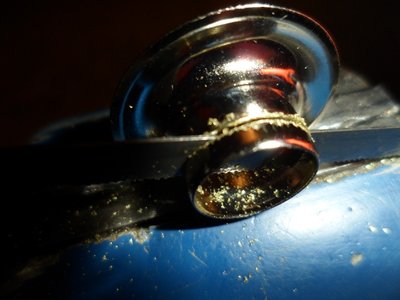 Enpezamos cortando un ojal de 12 mm de latón para dar la medida mas exacta posible a lo que queremos realizar cortaremos con sierra....