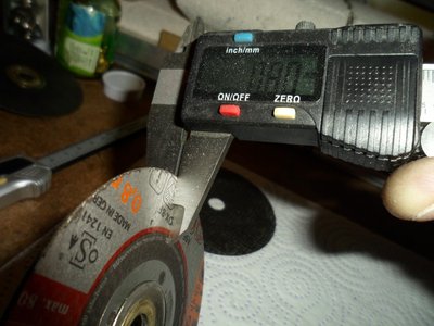 En el calibre disco realizado por mi da la medida de grosor de 0,80 mm pequeñisima.....