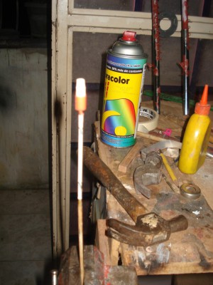 esta foto es colada, pero es el silbato a vapor que estoy pintando, para la chimenea..