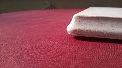LA TAPA SE VALANCEA POR EL ARQUEO QUE TIENE DE 4 O 5 MM