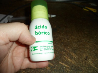Decir también que se puede soldar con ácido bórico, que es mas fácil de conseguir en farmacias, es utilizado y usado para el mal olor de los pies, es decir se quita el mal olor de los pies y también se puede soldar un caño o una sierra de cita jajá jajá, disculpa la intromisión José, saludos para dados…….