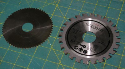el de la izquierda es el disco que uso de 1 mm. y el de la derecha aun no lo he usado por falta de tornero.