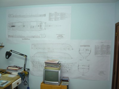 Los planos ampliados y pegados a la pared del taller para tenerlos siempre a la vista.