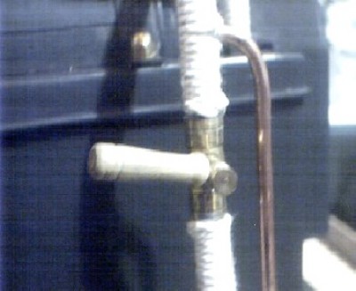 LLAVE DE PASO DE VAPOR PARA LA MAQUINA (REGULA LAS RPM DEL MOTOR)