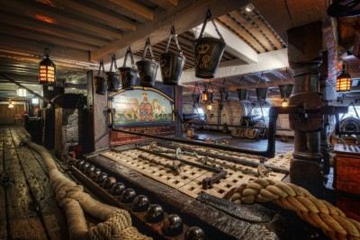 HMS-Victory-pump-assembly-lower-gun-deck.jpg