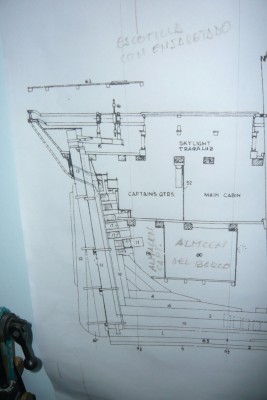 Plano de la popa donde se a precian los curvatones que dan forma a la copa de la popa.