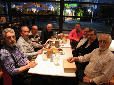 ¿Qué quienes fueron? <br />De Izda. a Drcha.<br />Cuartara, Gonzalva, Asiram, Jl.Gallego, <br />F.Sagras, Leopoldo, Bartolo y Saguero. Ocho maestros.<br />Nirvana de fotógrafo.
