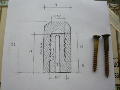 Los casquillos de sujeción los elaboro a partir de unos tirafondos de latón, y dibujo un croquis para que todo salga bien.