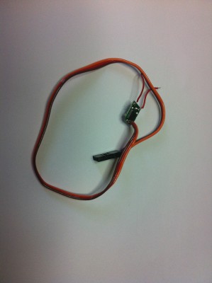 con esto quiero poder conectar y desconectar las luces, para el que no sepa lo que es, se trata de la electrónica de los servos, en este caso es uno de 9 gramos