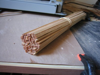 Previo corte y preparación de las tracas de madera de tilo