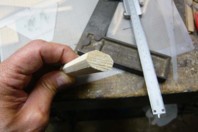 Lo primero tallar un taco patrón con la forma interior de la fogonadura.