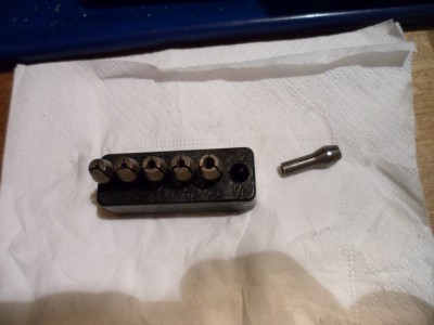 Porta pinzas de proxxon con la piza a la que tenemos que aproximarnos la ultima 3,20 MM.