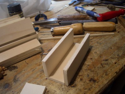 Formando el molde, si se observa  se verá la forma que tengo para poner las tablas.