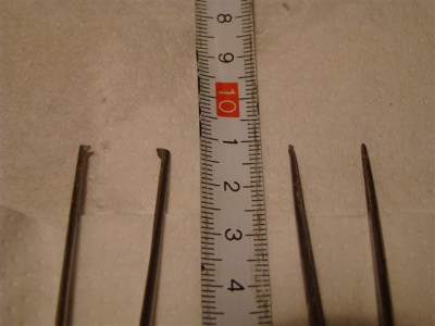 Pinzas con dientes y sin dientes.<br />Las que tienen dientes agarran muy bien.