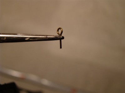 Detalle de mosquito recto con cáncamo. Perfecto.