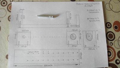 Plano con medidas, y tornillo utilizado para el montaje.