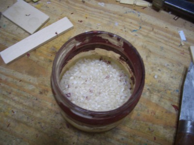 Nivel del arroz en el recipiente.