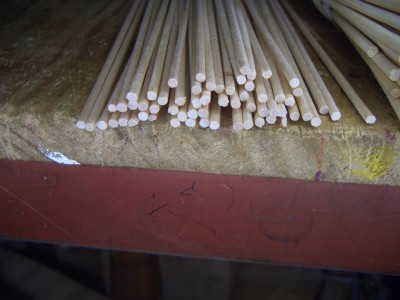 Estas brochetas son de madera que son las buenas para hacer este trabajo, estas son las de 2,5mm las anteriores son de 3mm.