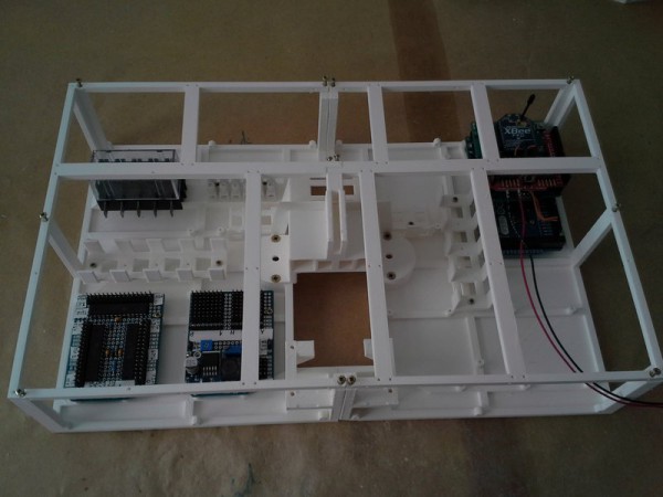 Carcasa del control remoto con la electrónica colocada.