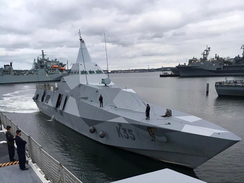 Imagen de uno de los buques de la clase, el HSwMS Karlstad (K35) concretamente.