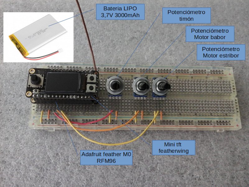 Componentes electrónicos del control remoto montados en la placa de prototipos.