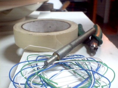 materiales a emplear para las viseras, alambre telefonico, cinta de papel y herramientas necesarias