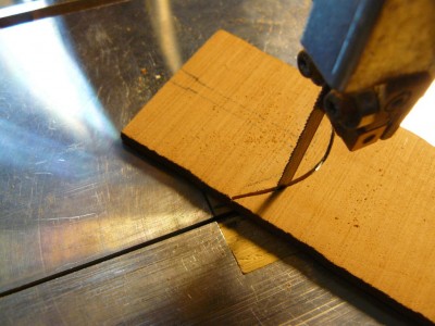 La elección de la madera es importante, tiene que ser compacta y de grano fino sin astillas...el peral es óptimo