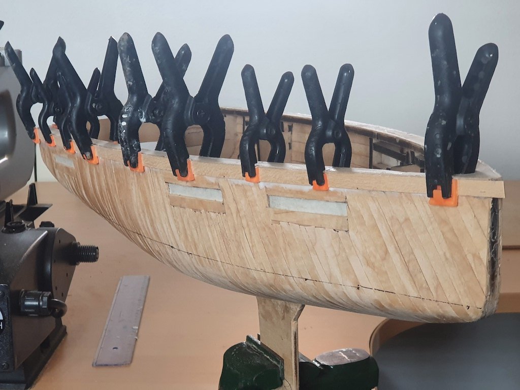 Re: Velero moderno 9m, escala 1/15 de newmodelships