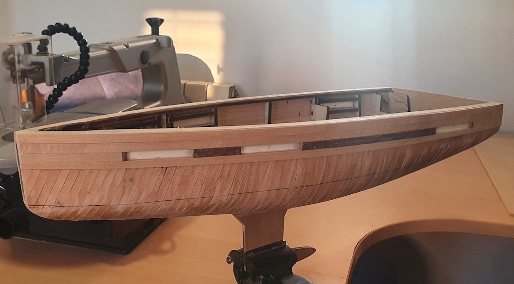 Re: Velero moderno 9m, escala 1/15 de newmodelships