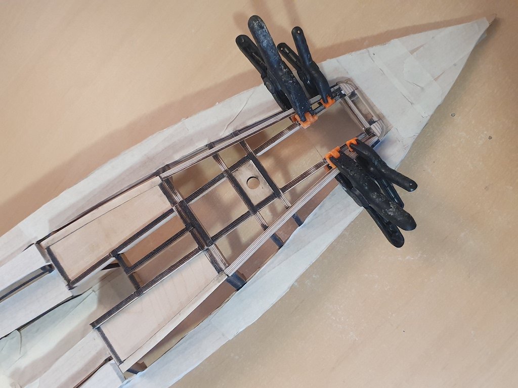 Re: Velero moderno 9m, escala 1/15 de newmodelships