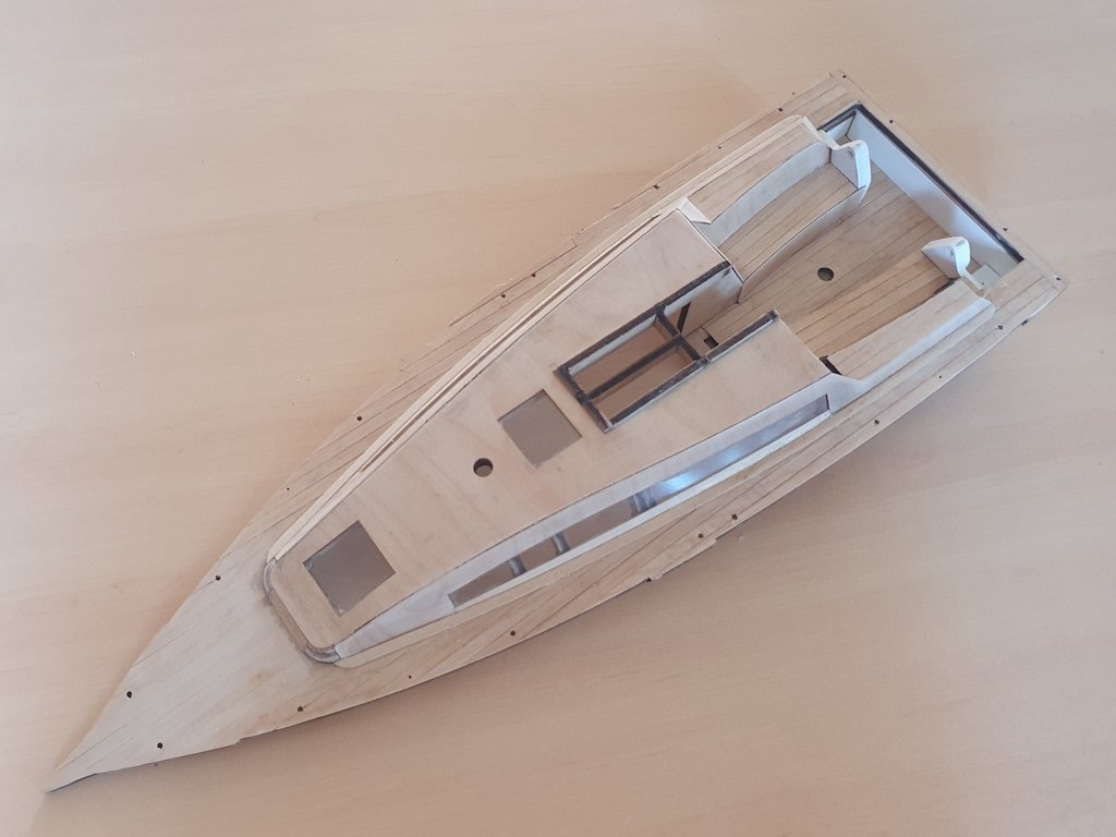 Re: Velero moderno 9m, escala 1/15 de newmodelships