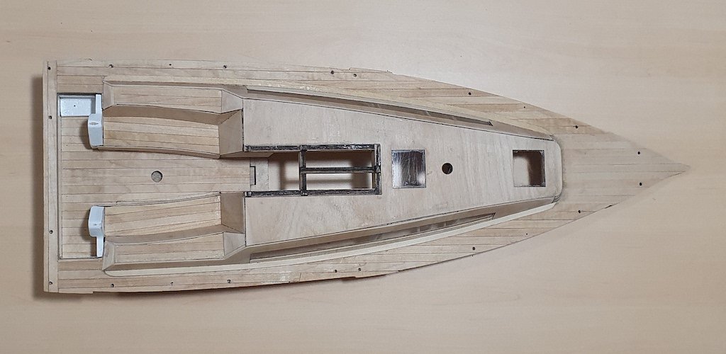 Re: Velero moderno 9m, escala 1/15 de newmodelships