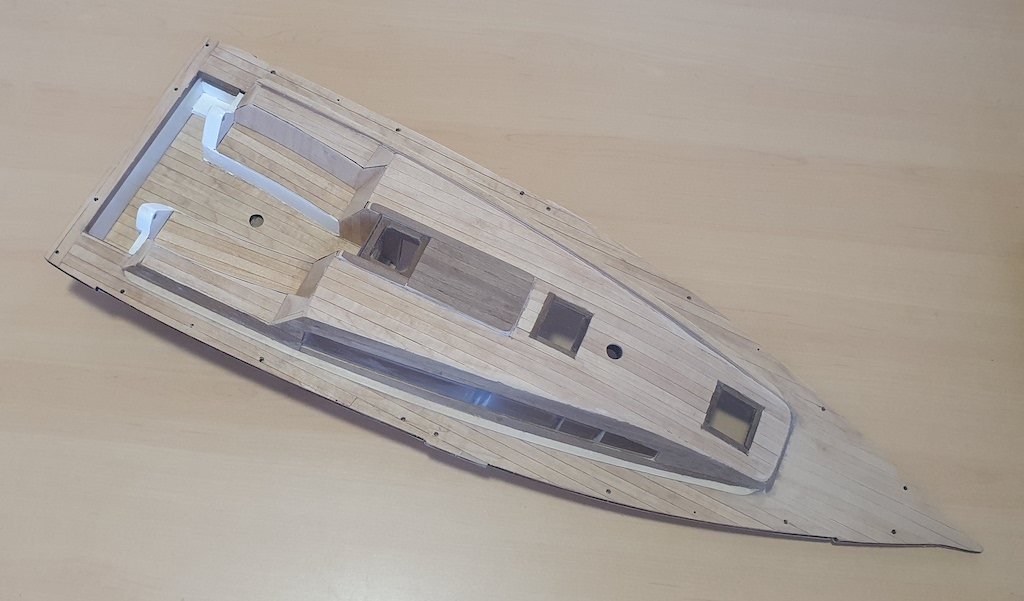 Re: Velero moderno 9m, escala 1/15 de newmodelships