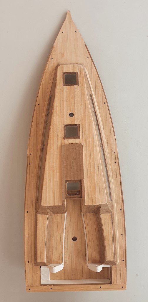 Re: Velero moderno 9m, escala 1/15 de newmodelships