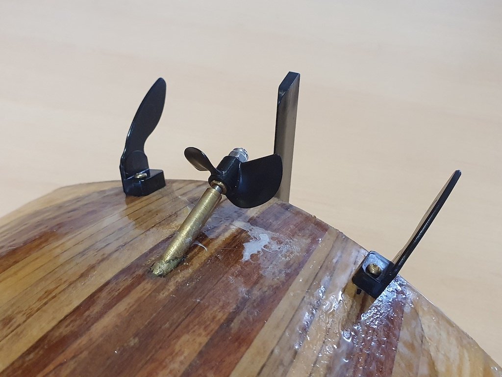 Re: Velero moderno 9m, escala 1/15 de newmodelships