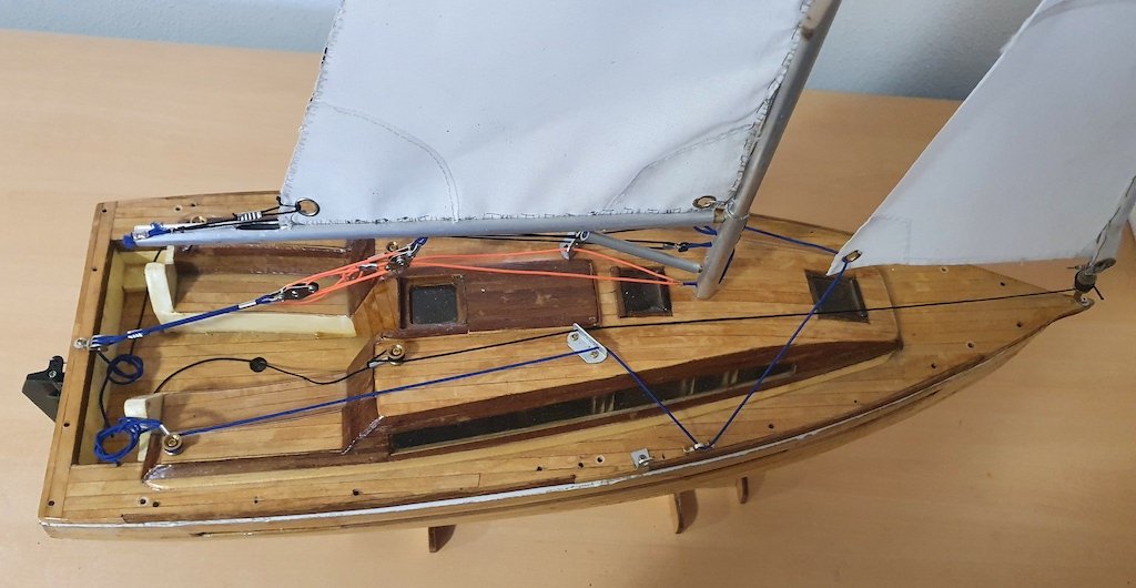 Re: Velero moderno 9m, escala 1/15 de newmodelships
